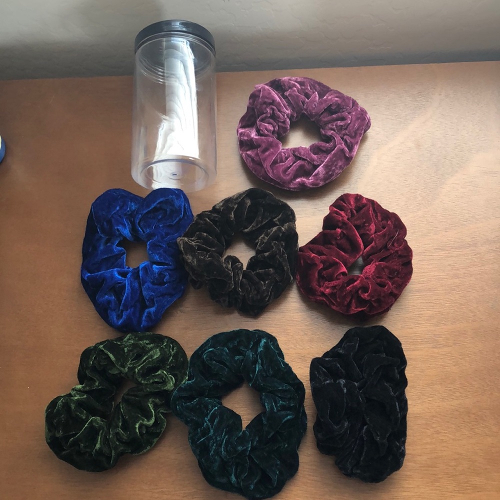 Velvet scrunchi collection